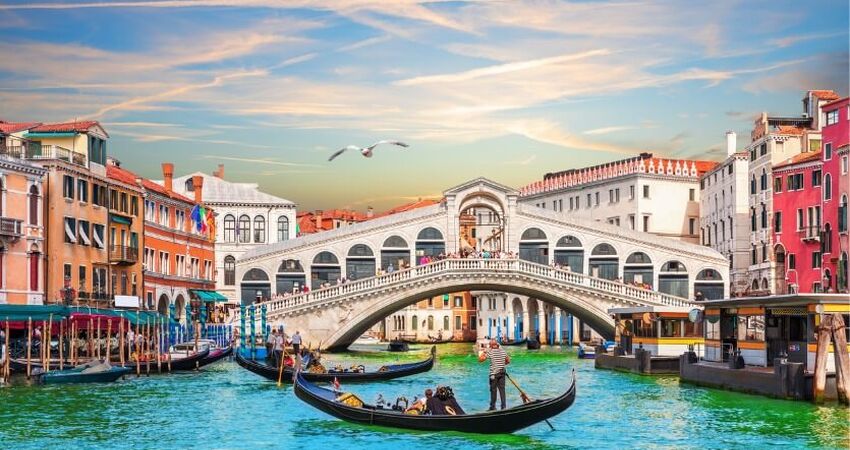 Klasik İtalya Turu (FCO-BGY) I Pegasus HY ile I 7 Gece 8 Gün (2026 Kış Dönemi)