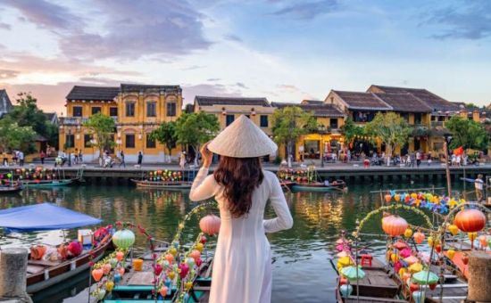 Faruk Akbaş ile  |   Kızıl Nehir’den Mekong’a Vietnam Turu  |   8 Gece  |   THY ile